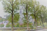 Lourdes im Dunst