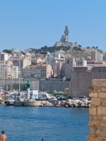 Marseille - Blick von der Festung auf die Kirche Notre-Dame de la Garde