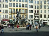 Place des Terreaux mit einer Wasser sprudelnden Quadriga. 