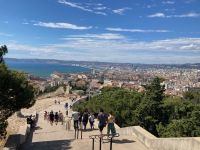 Provence Intensive - Aufgang zur Kirche Notre Dame in Marseille