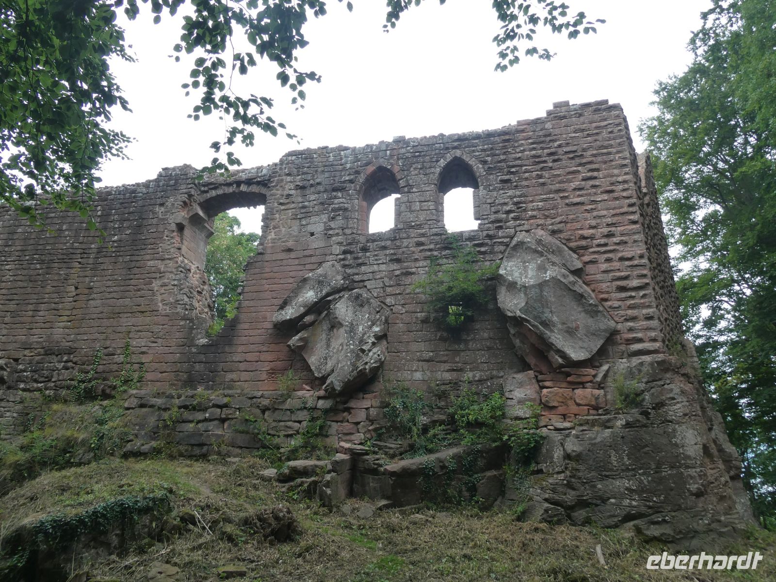 Ruine neben Hohkönigsburg
