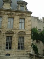 Schiefe Hauswand Hotel Sully