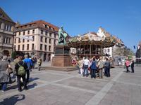 Straßburg, Gutenbergplatz mit typischen Karussell