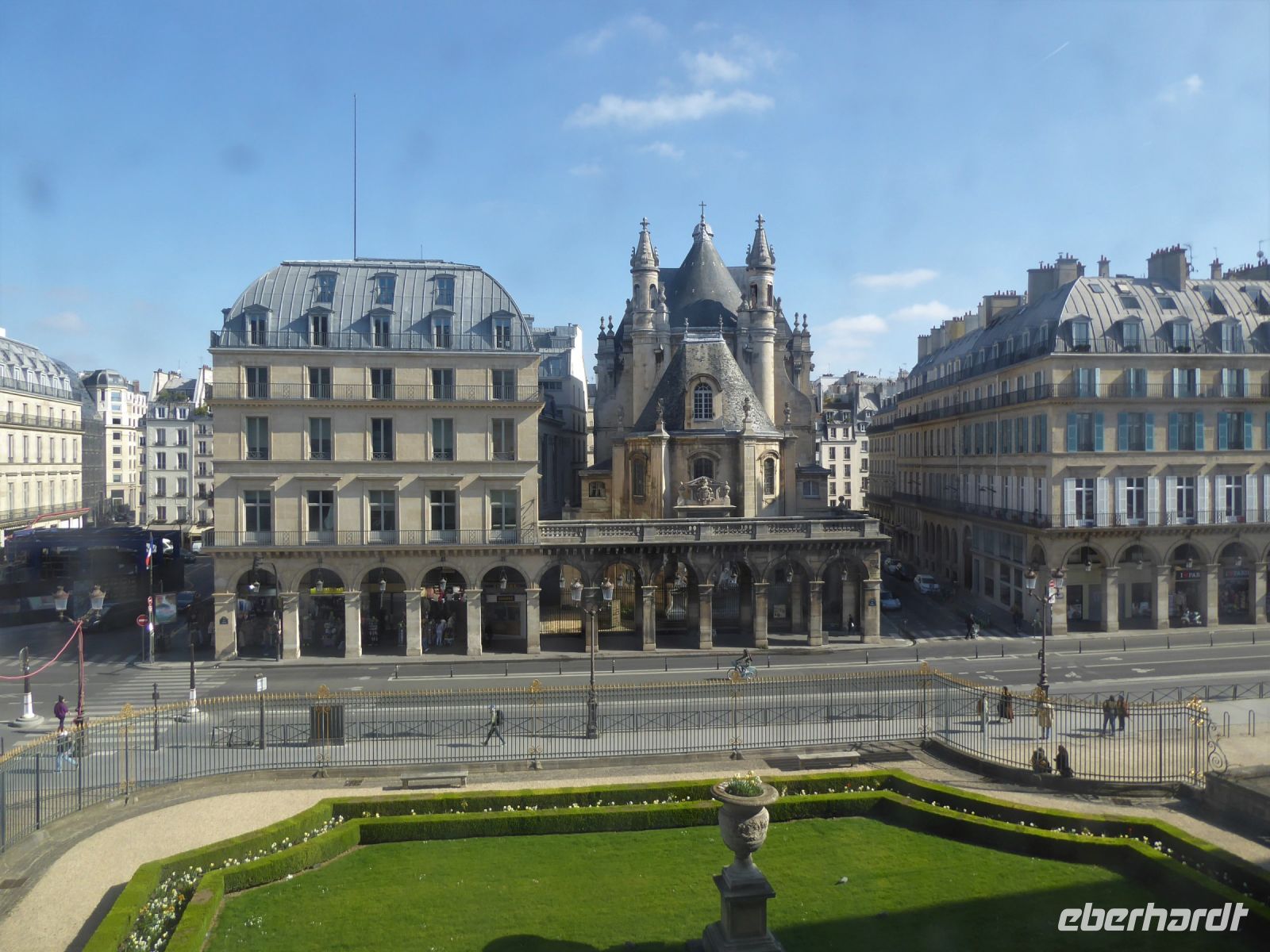 Tag 3 08.04.2023 Louvre, Blick aus dem Fenster