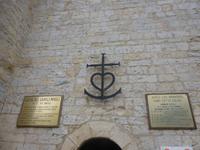 Wahrzeichen in St.Marie de la mer - Wallfahrtskirche mit Camargue'schem Zeichen 