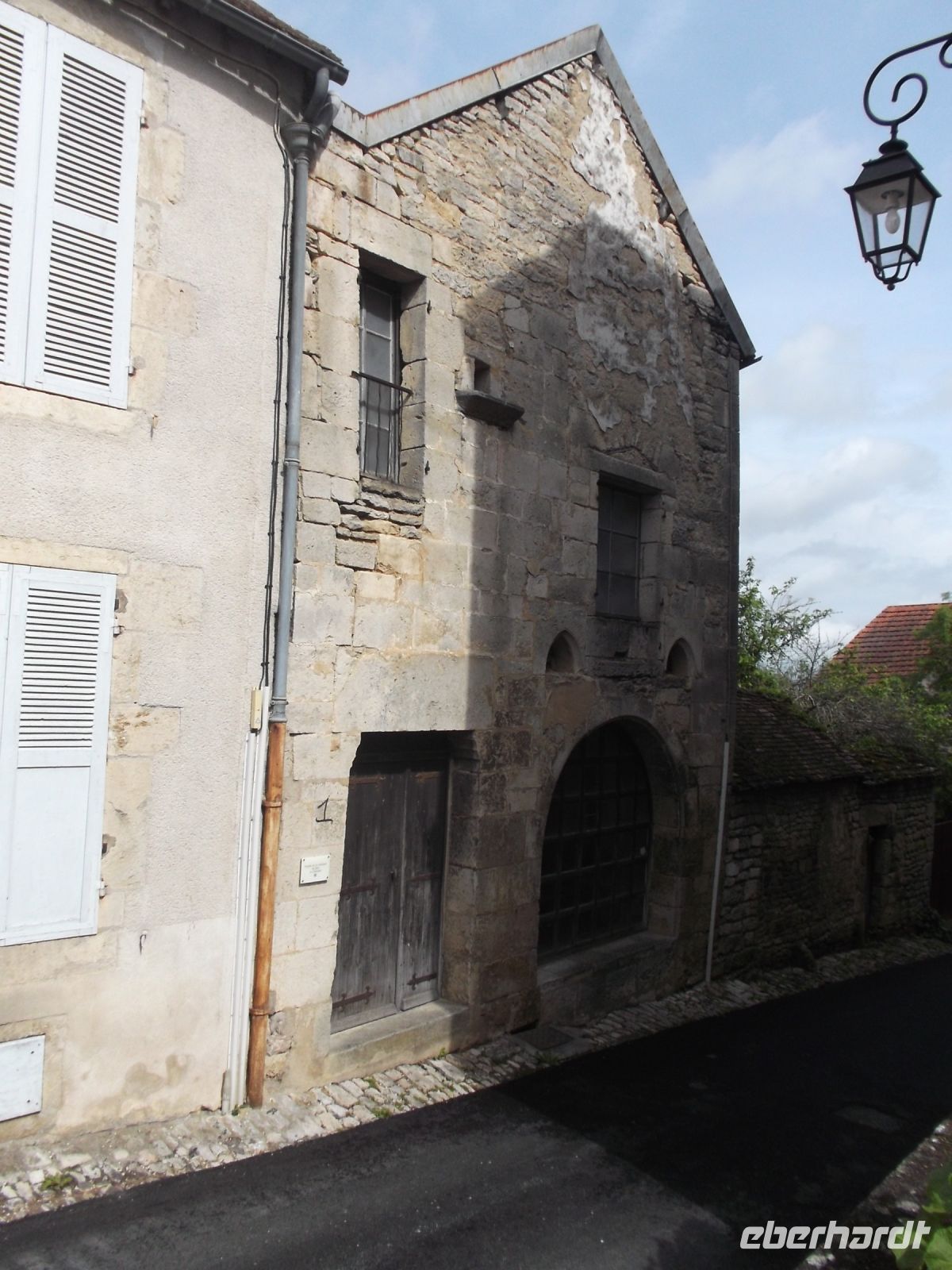 alter Dorfkern von Flavigny-sur-Ozeraine, das Haus, das als Kulisse für die Schokoladenmanufaktur im Film 