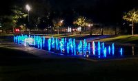 beleuchteter Brunnen in Reims 