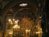 goldenes Licht am Altar 