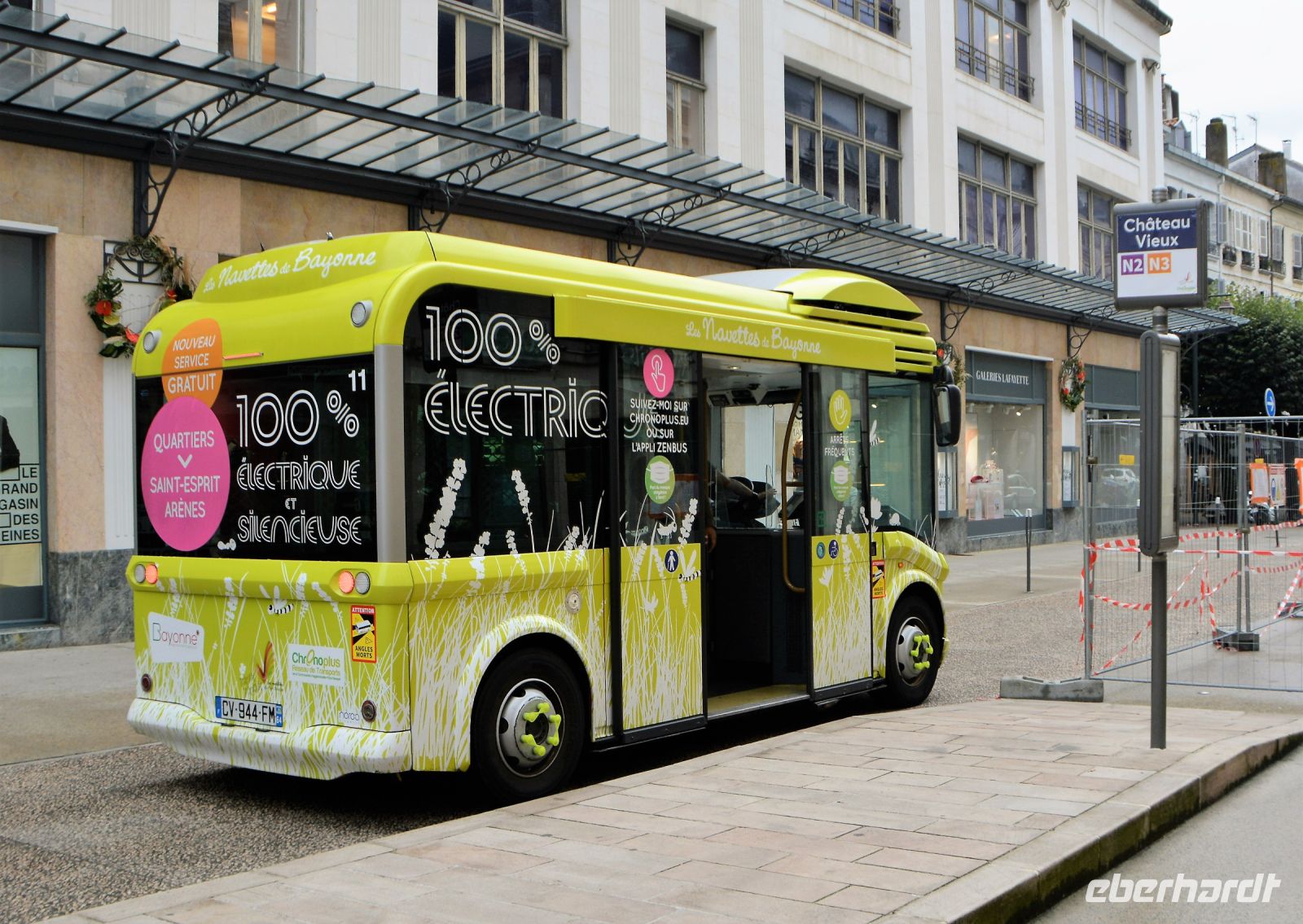 man fährt elektrisch in Bayonne