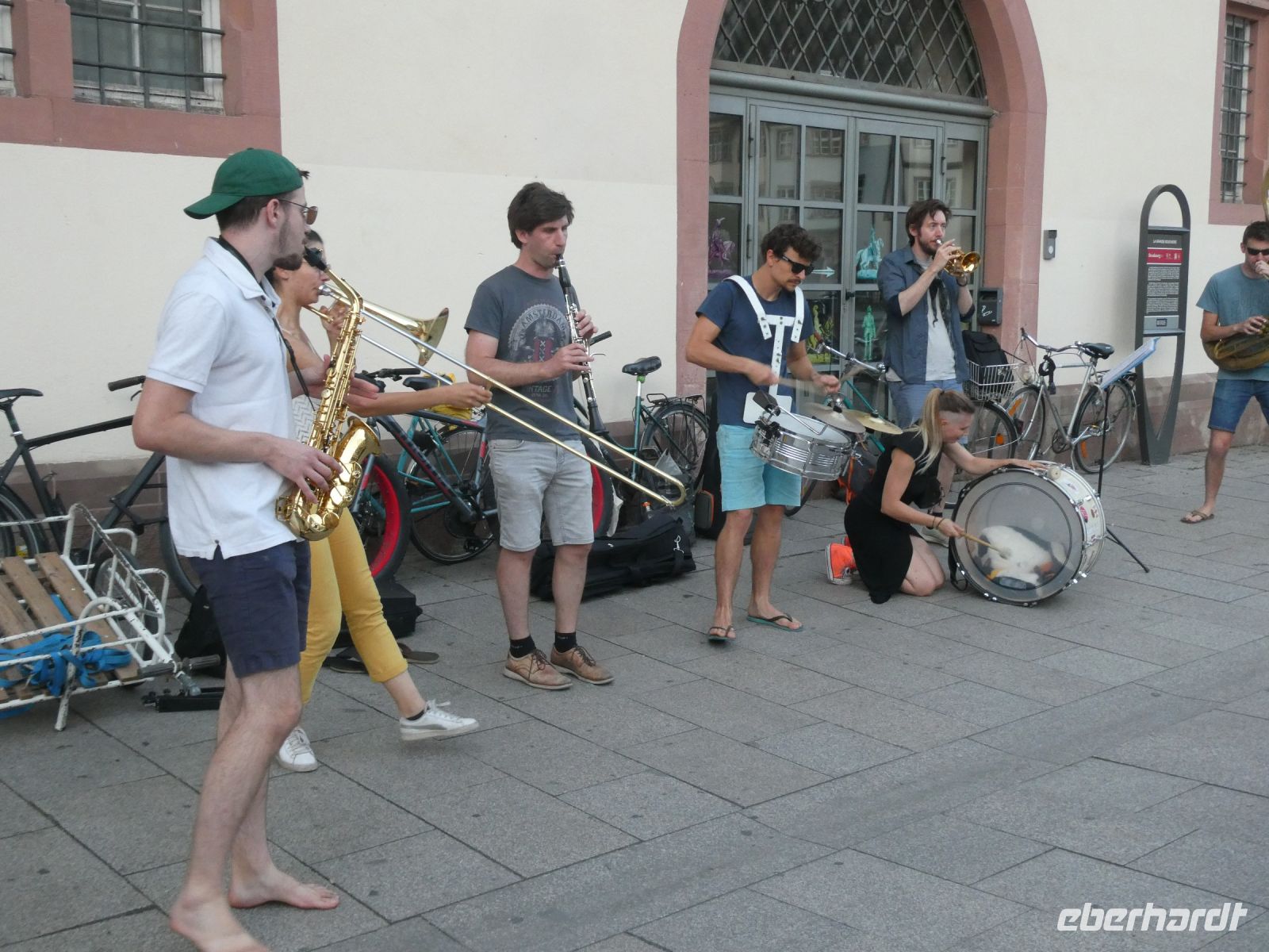 quirlige Straßenmusikanten