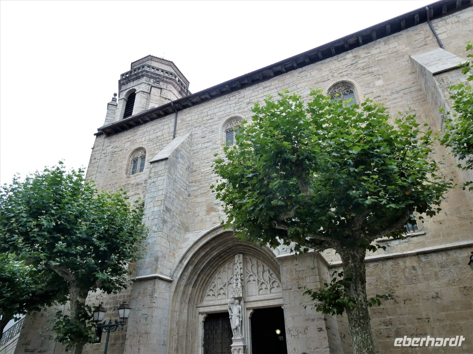 vor der Kirche St.Jean