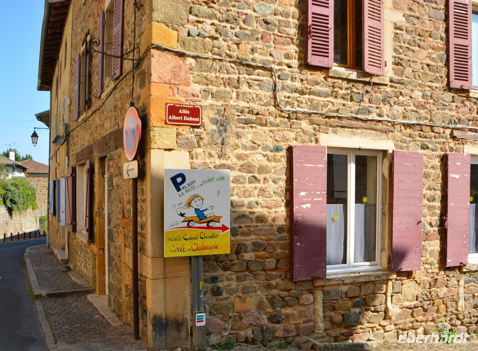 willkommen im Dorf Vaux-en-Beaujolais