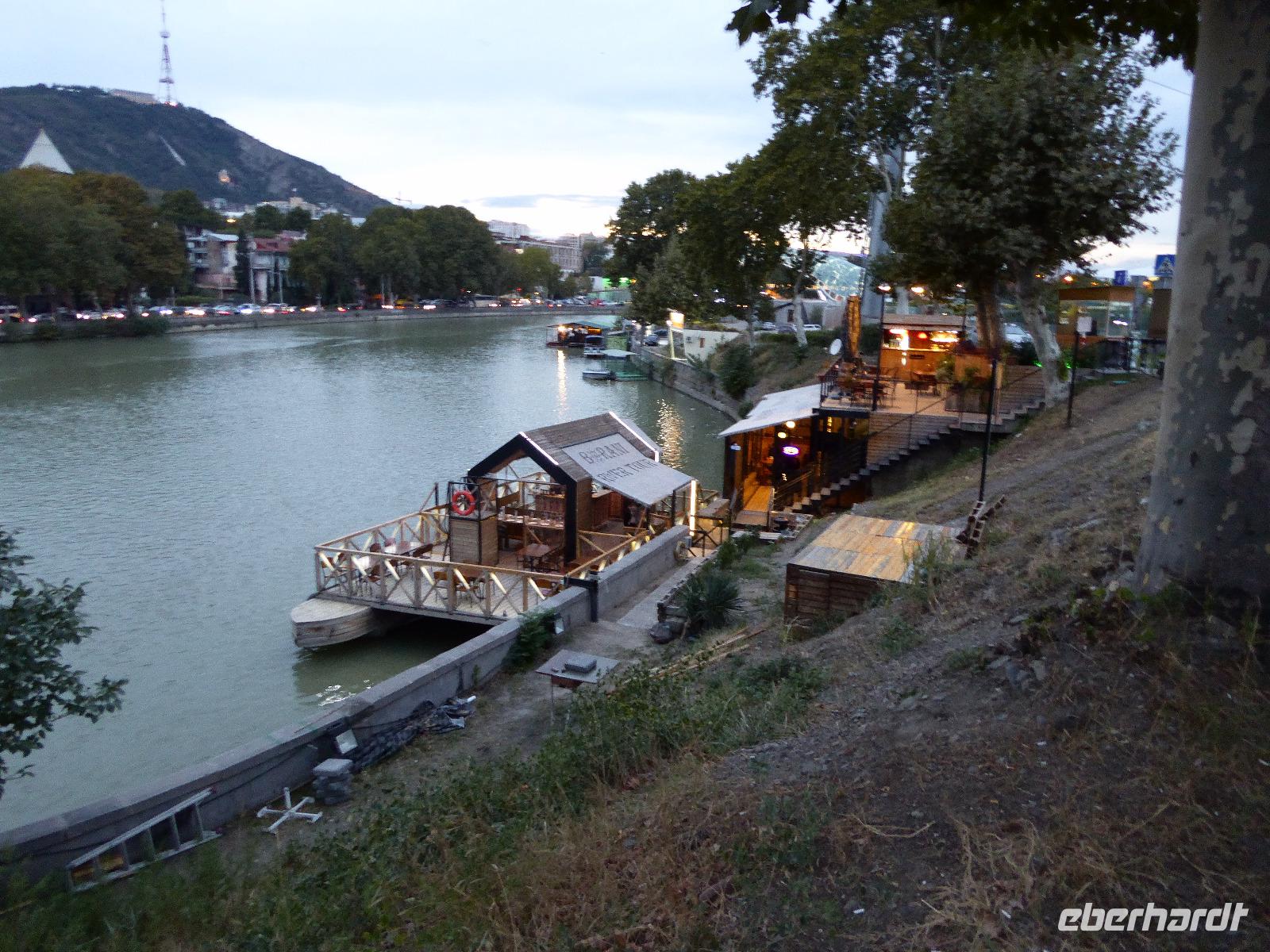 Abend auf dem Mkvari Fluss