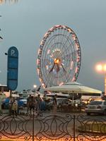 Batumi: Riesenrad an der Strandpromenade