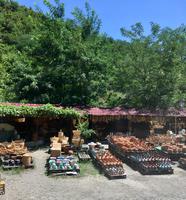 Töpfermärkte am Rande der Straße