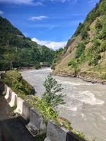 Unterwegs am Fluss Enguri