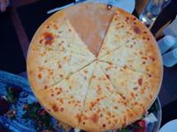 Chachapuri, Abendessen im Alphabet Tower, Batumi