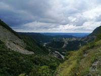 Blick von der Staumauer des Enguti-Stausee