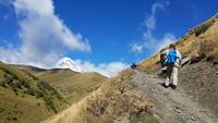 Georgien, Stepanzminda, Wanderung zur Gergetikirche