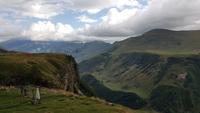 Georgien, Kasbegregion, Blick von der Aussichtsplattform mit Mosaik