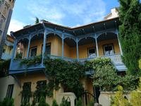 Tbilisi, Fassade eines Hauses im Bäderviertel