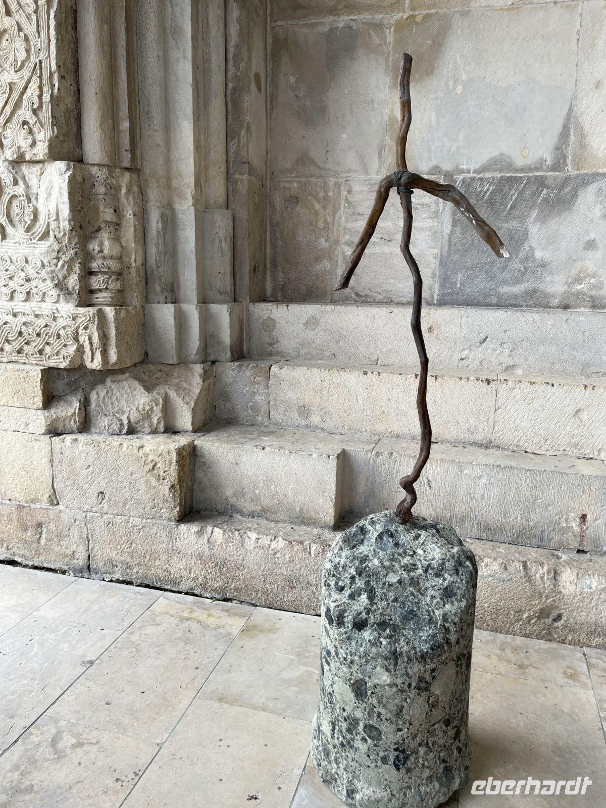 Weinrebenkreuz (Kreuz der Heiligen Nino), Bagrati Kirche, Kutaisi, Georgien