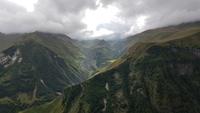 Georgien, Kasbegregion, Blick von der Aussichtsplattform mit Mosaik