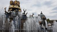 Georgien, Kutaisi, Davit AGMASHEREBELI Platz mit Kolchis Brunnen