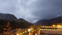 Georgien, Stepanzminda, Blick vom Hotel Porta Causasia am Abend