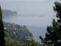 Achilleion Palast (Sissis Sommersitz) in Gastouri - Blick aus Meer