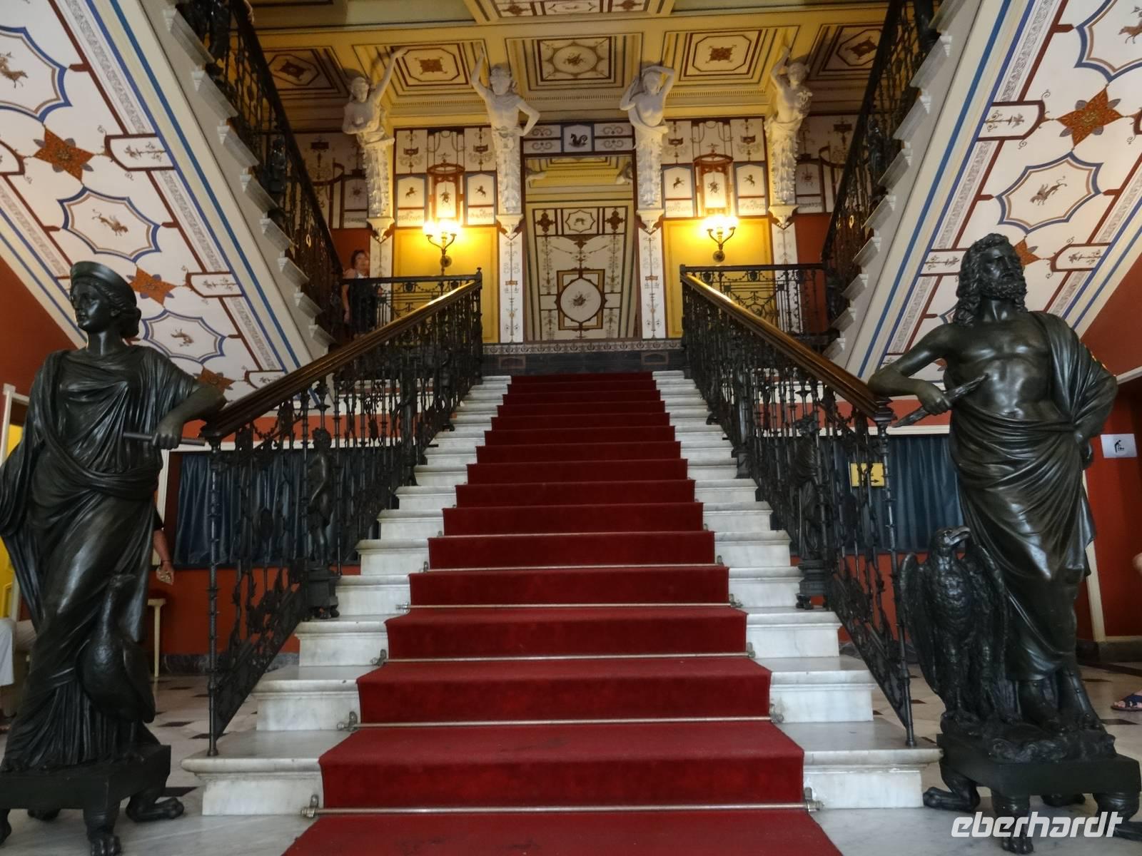 Achilleion Palast (Sissis Sommersitz) in Gastouri - Treppenaufgang