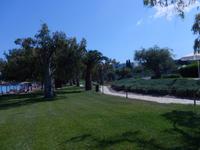 Spaziergang am Stand von Dassia, Hotel Chandriss