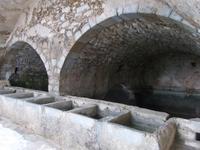 DSCN3076  Waschplatz im Dorf Krasi