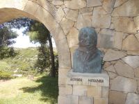 DSCN5886.JPG     Grab von Dame , sie versorgte die Mönche