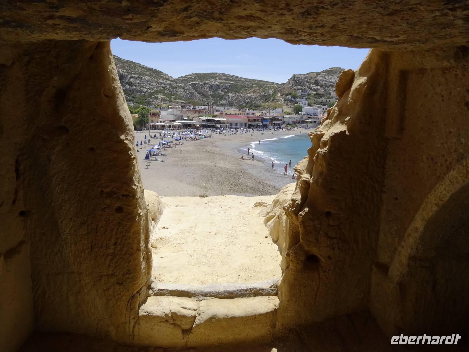 In den Höhlen von Matala