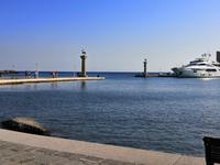 Die Hafeneinfahrt von Rhodos