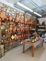 In einer Töpferei bei Archangelos