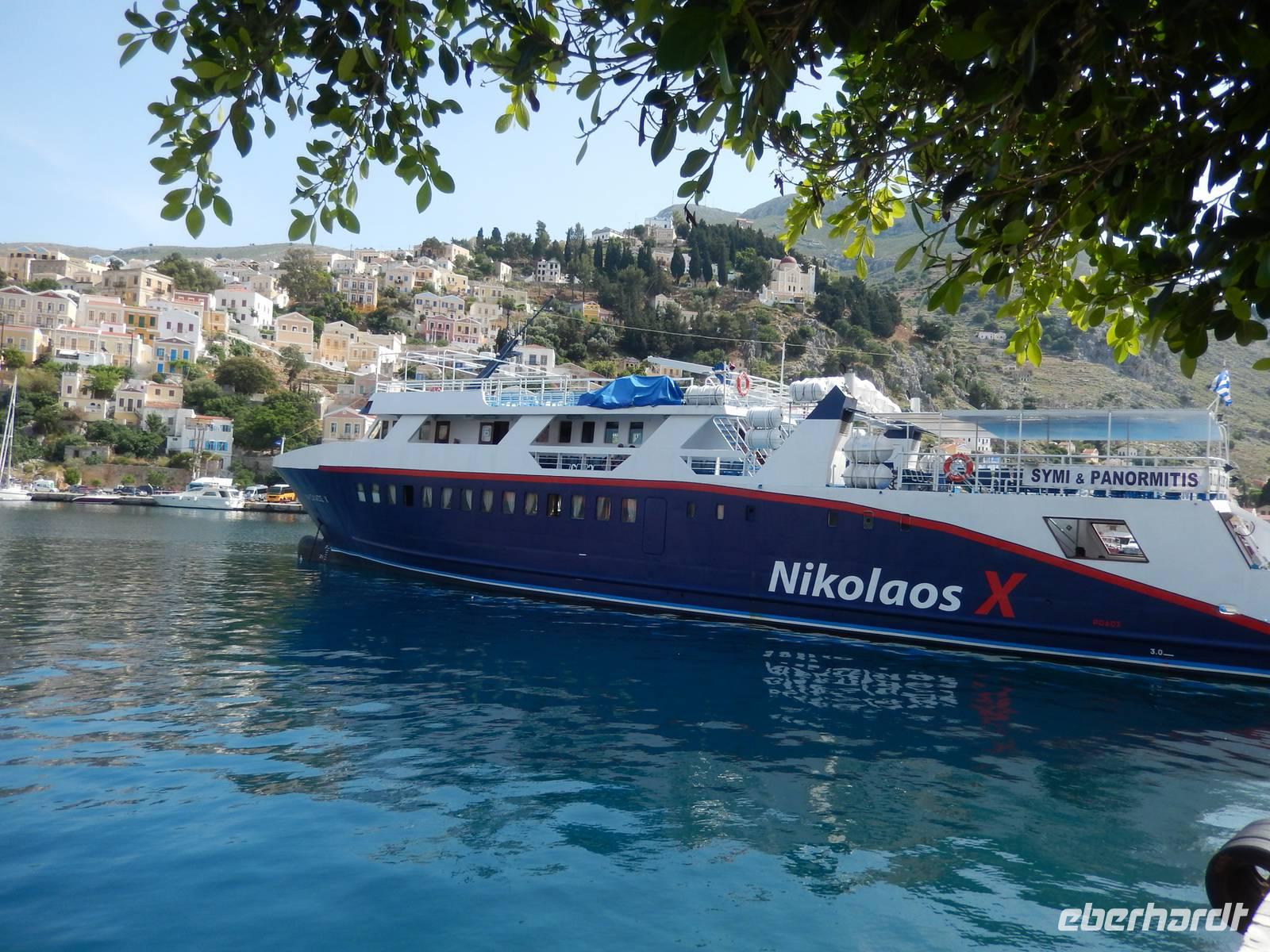 Unser Schiff im Hafen von Symi