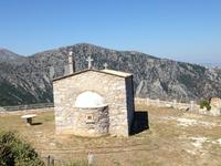 Rast an einer Kapelle im Dikti-Gebirge