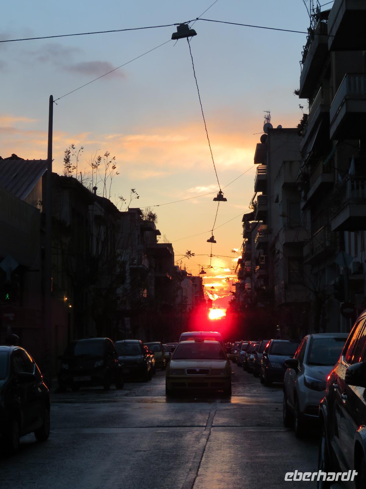 Sonnenuntergang in den Straßen Athens