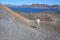 Abstieg auf der Vulkaninsel Kameni
