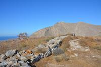 Wanderung auf dem Berg der antiken Stadt Thira