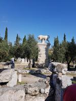 Die heilige Straße war von prunkvollen Grabmälern flankiert, hier ein Stier auf einer Säule