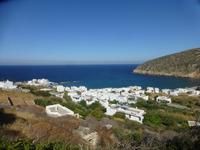 Blick auf Fischerdorf Apollonas