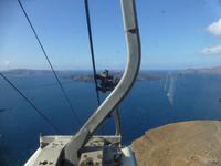 Seilbahnfahrt auf Santorin