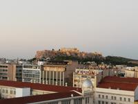 Die Akropolis vor Sonnenaufgang auf der Dachterrasse des Titania Hotels