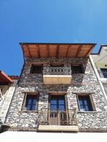 Steinverzierungen in Kalavrita