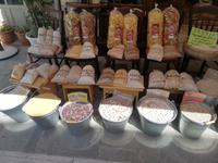 Gewürze, Nüsse und Pasta in Kalavrita