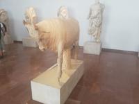 Statue eines Stieres - Olympia Museum