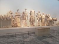 Überreste der Stauen des Zeustempels in Olympia